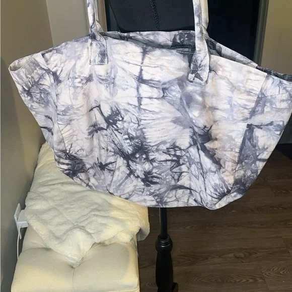 PINK Victoria's Secret Gray Tie-Dye Tote Overnight Bag - Picture 3 of 7